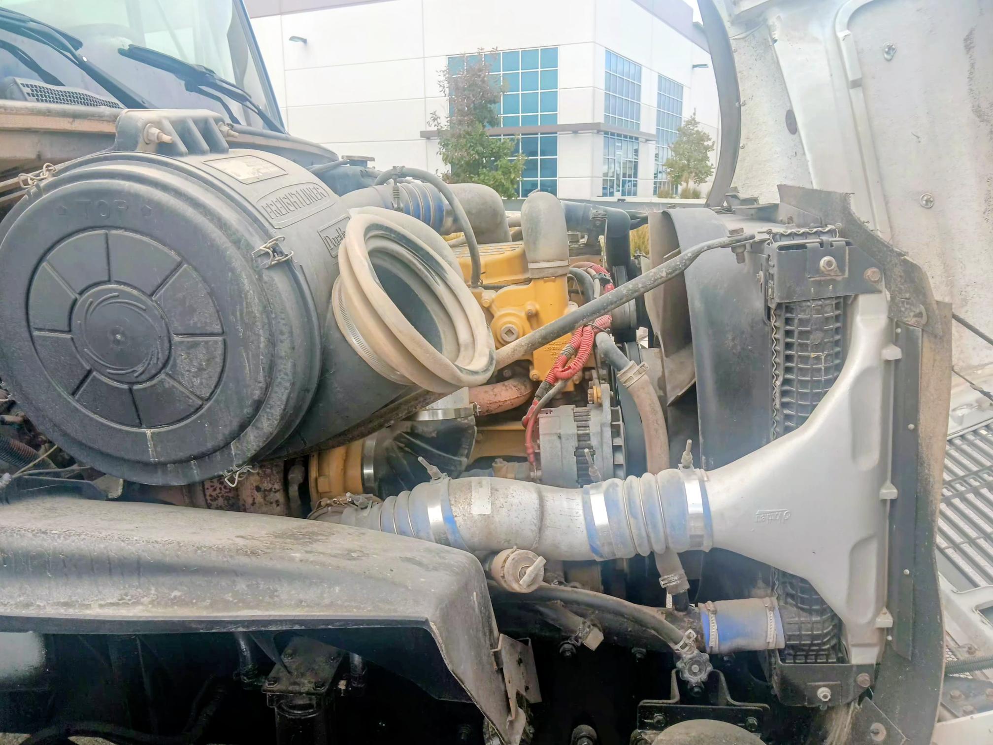 2001 FREIGHTLINER FL 112 - Image 16