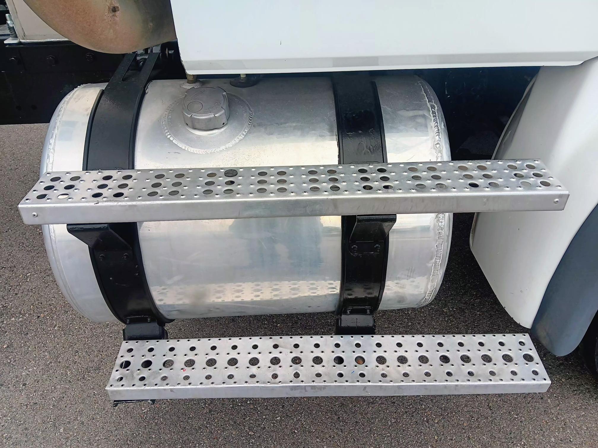 2001 FREIGHTLINER FL 112 - Image 20