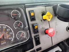 2001 FREIGHTLINER FL 112 - Image 12