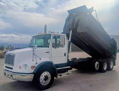 2001 FREIGHTLINER FL 112 - Image 3