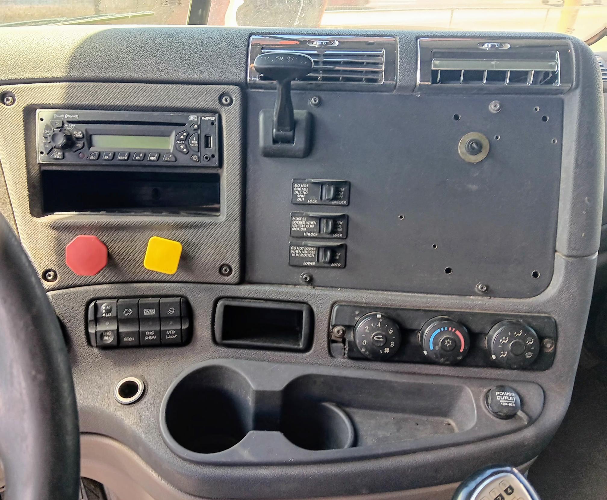 2014 FREIGHTLINER Cascadia - Image 12