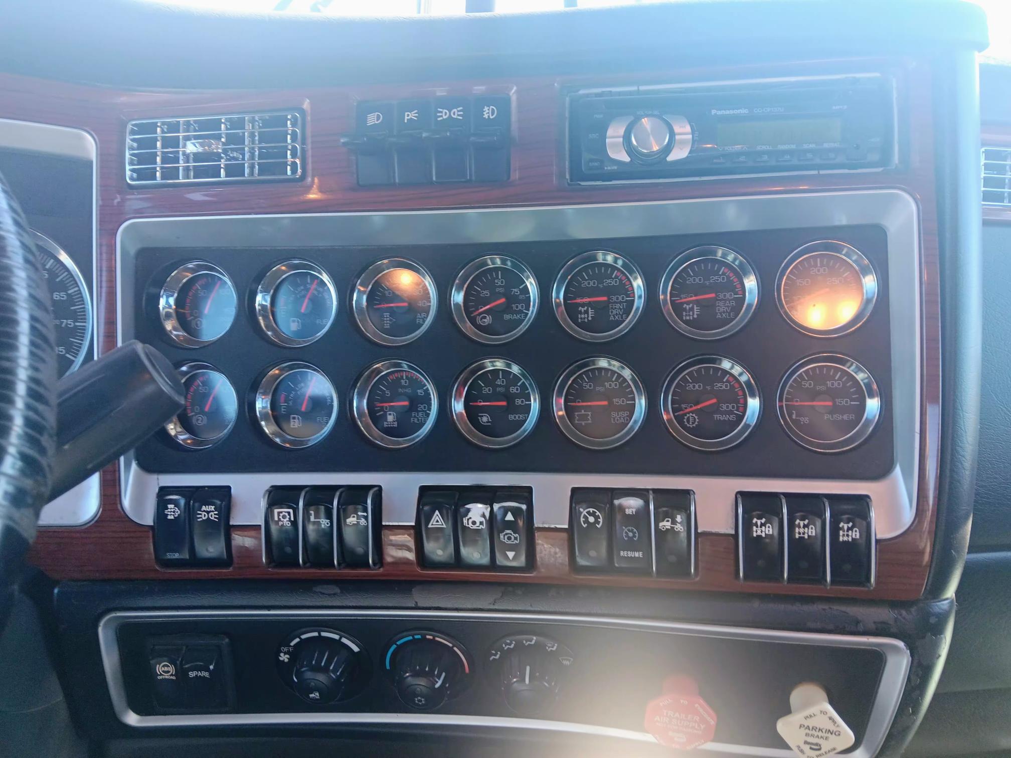 2009 KENWORTH W900 - Image 9