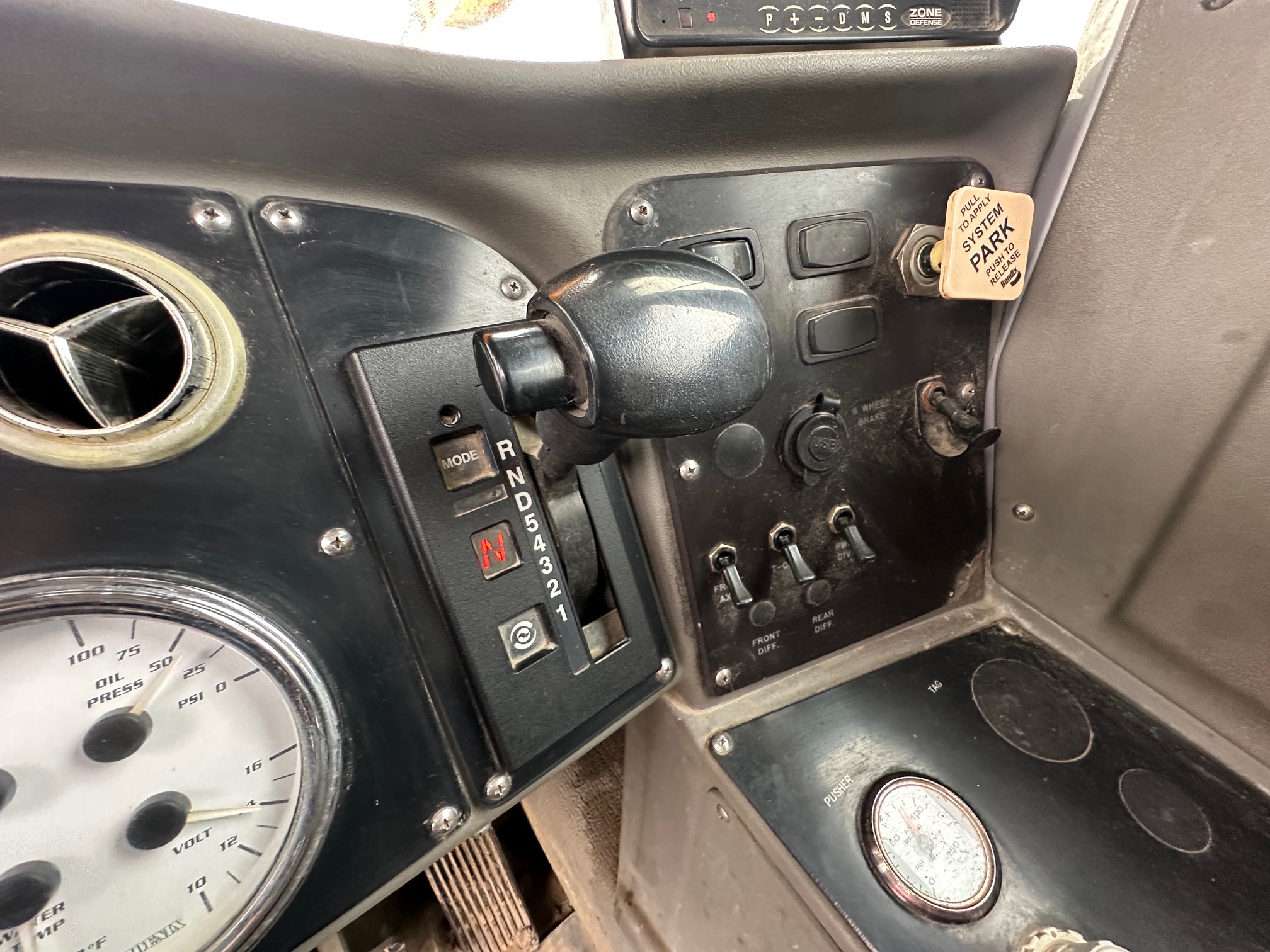 2016 PHOENIX Front Discharge Mixer - Image 14