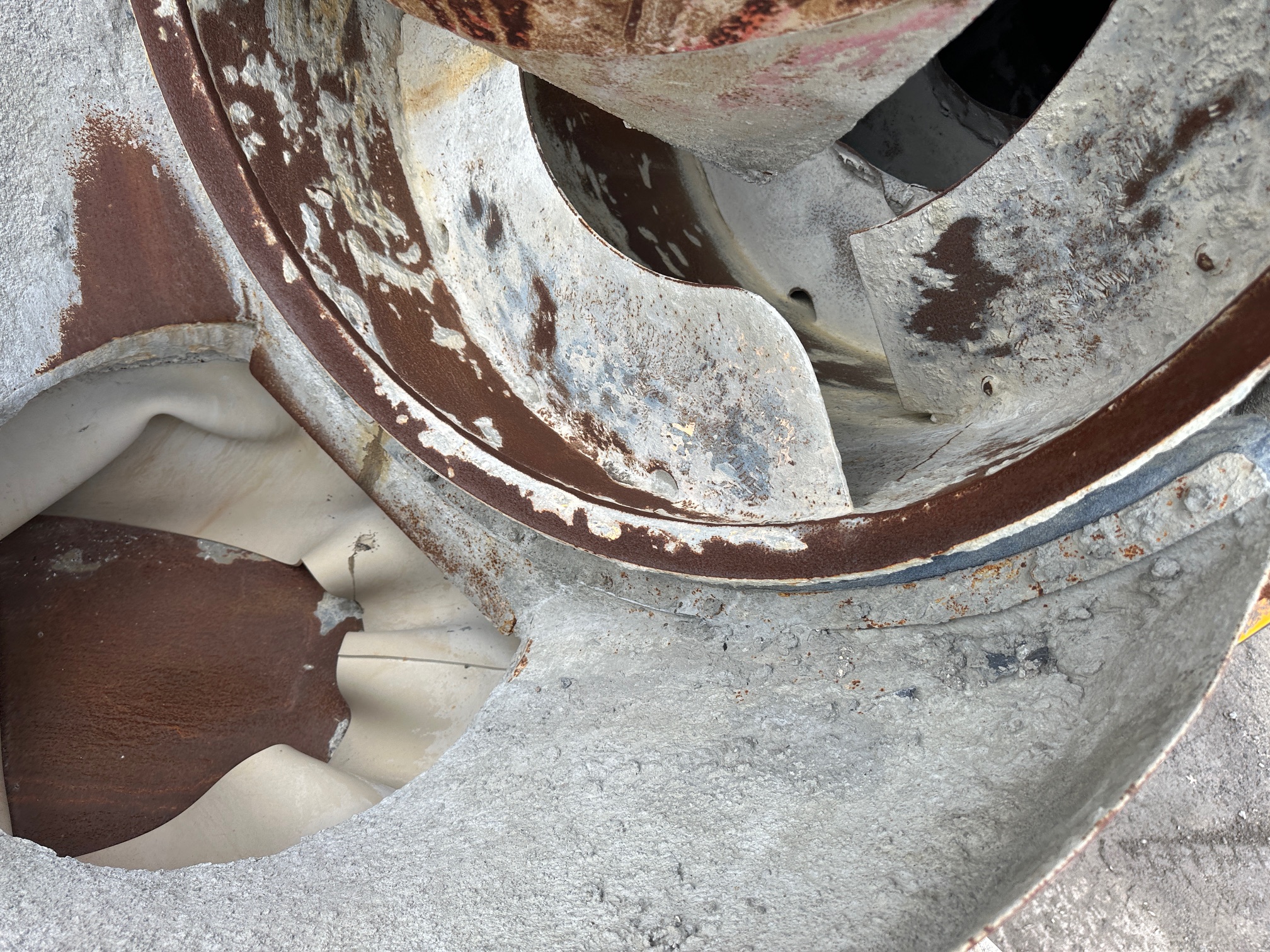 2016 PHOENIX Front Discharge Mixer - Image 21