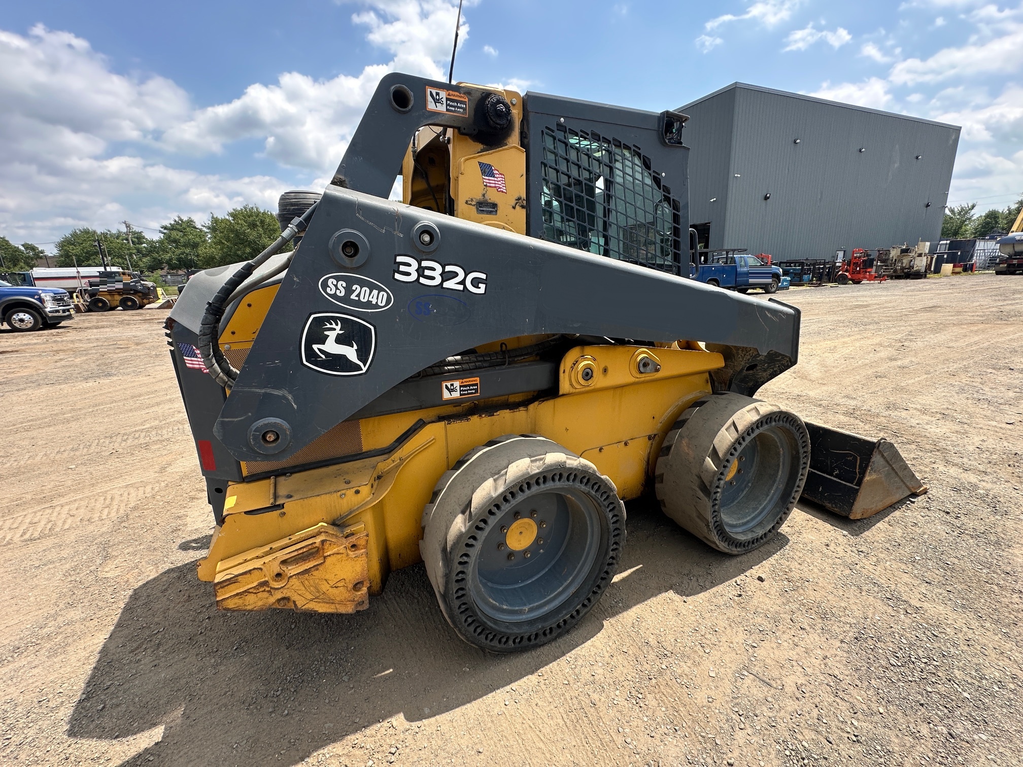 2017 DEERE 332G - view 8 of 22