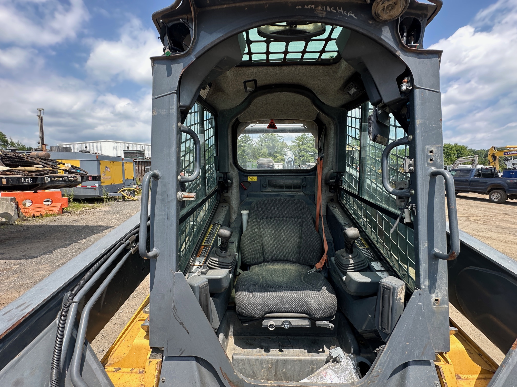 2017 DEERE 332G - Image 14