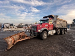 2017 MACK Granite GU713 - Image 3