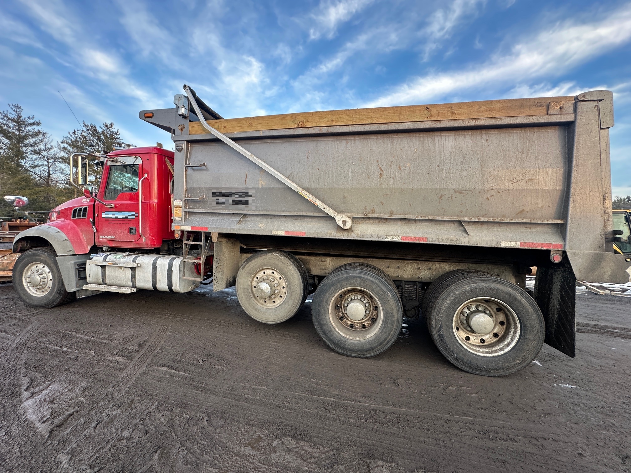 2017 MACK Granite GU713 - Image 11