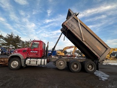 2017 MACK Granite GU713 - Image 13