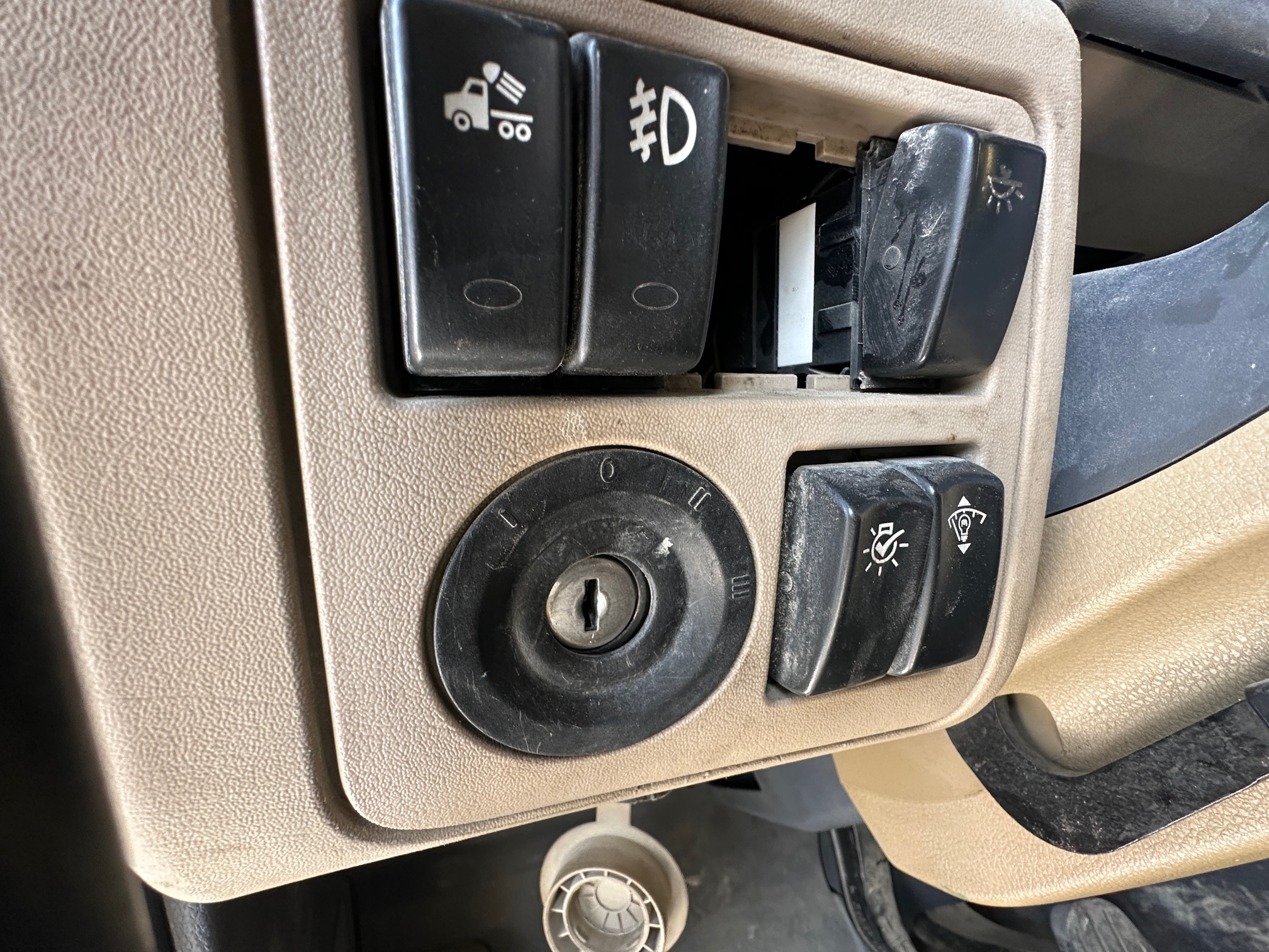 2016 PETERBILT 579 - view 8 of 49