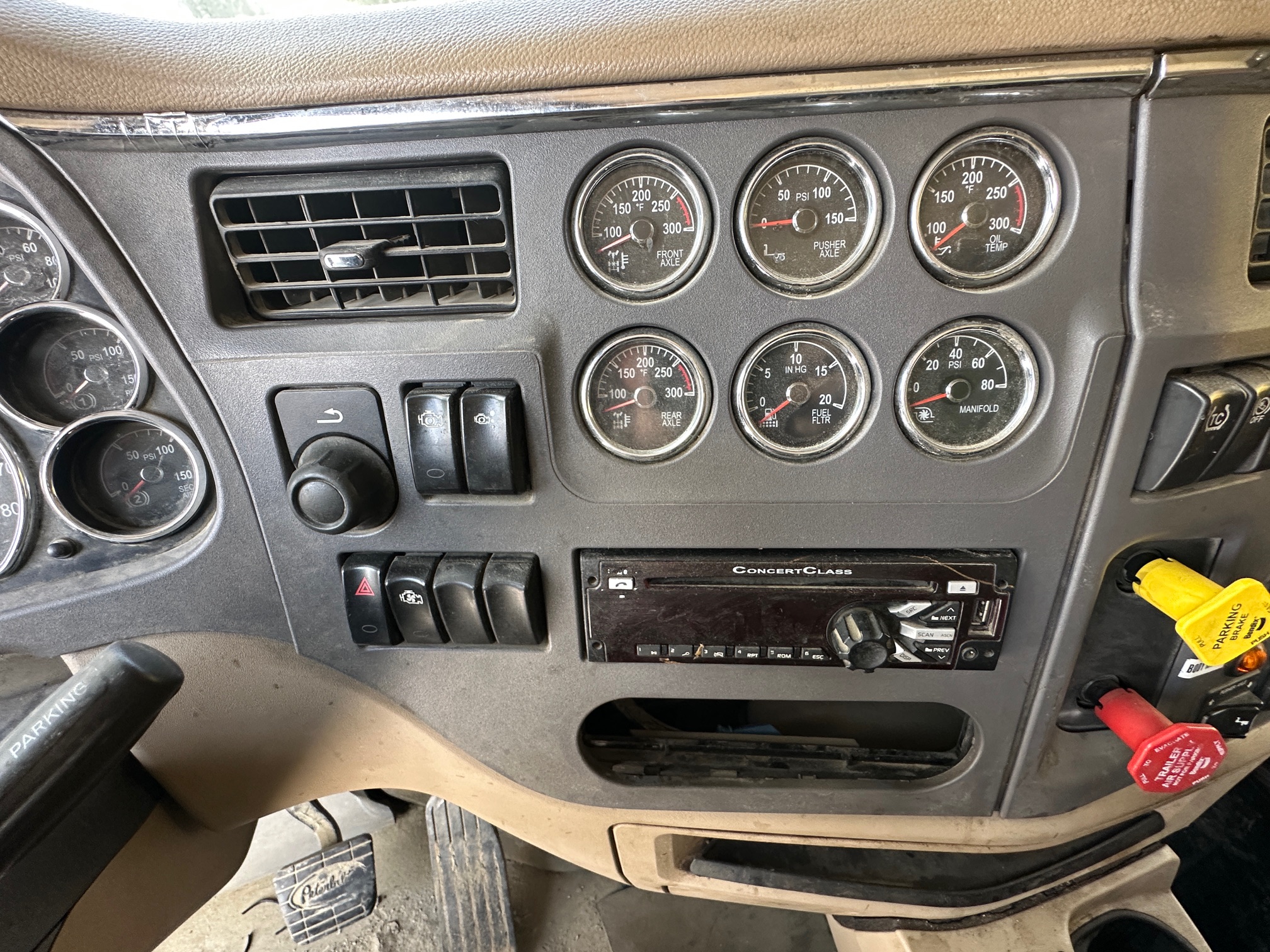 2016 PETERBILT 579 - Image 10