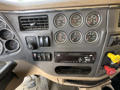2016 PETERBILT 567 - Image 10