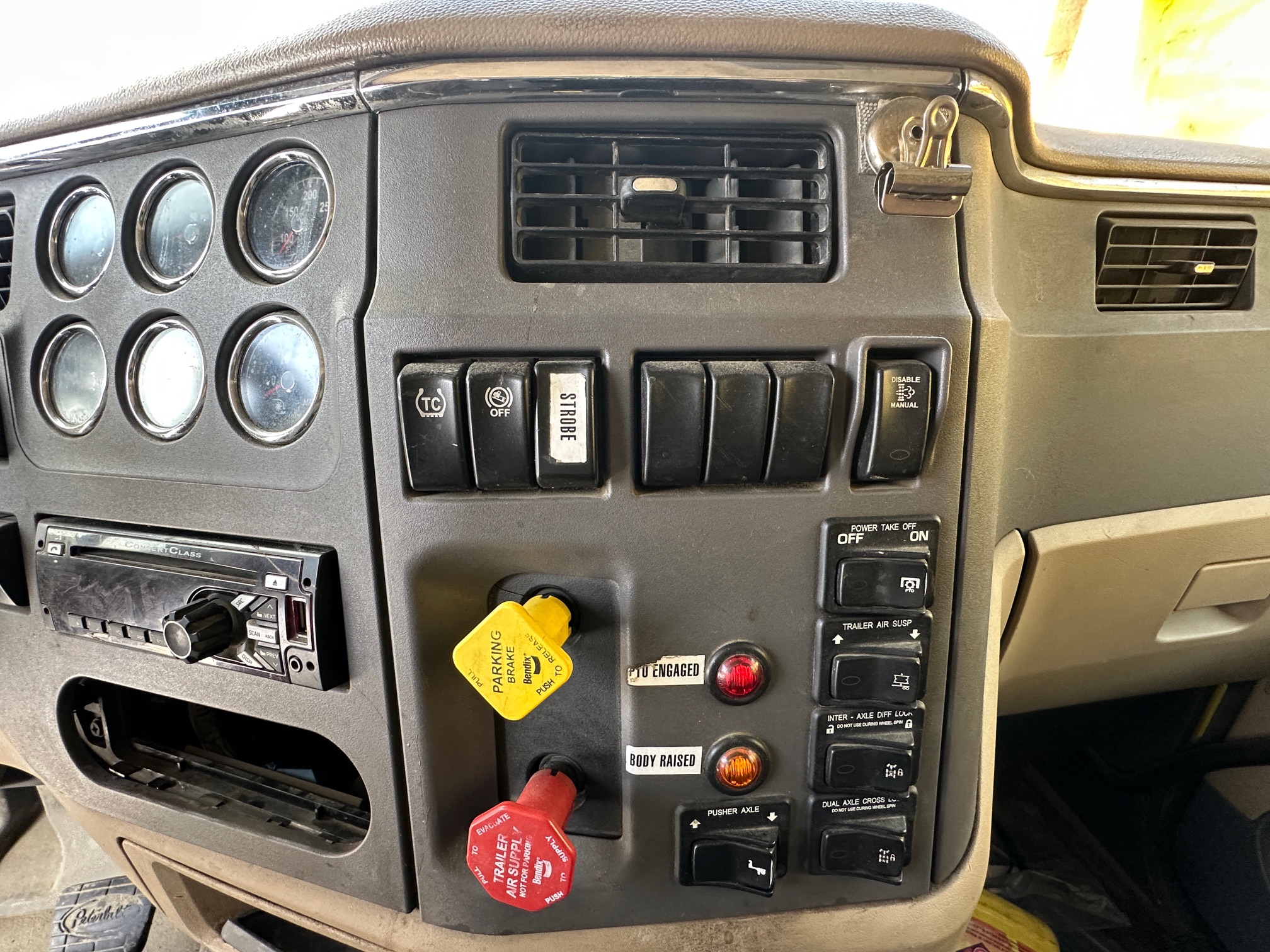 2016 PETERBILT 579 - view 11 of 49