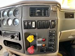 2016 PETERBILT 567 - Image 11