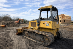 2005 DEERE 650J LGP - Image 1