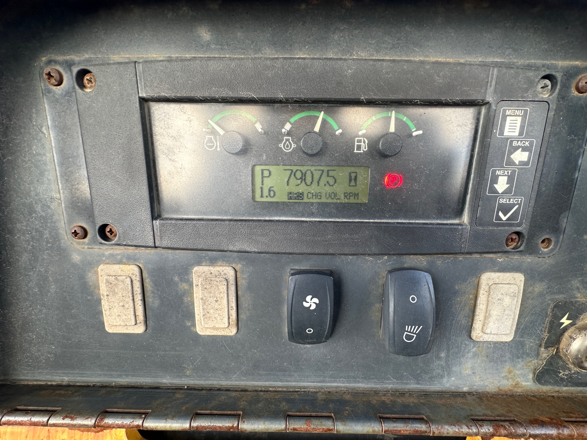 2005 DEERE 650J LGP - view 13 of 38