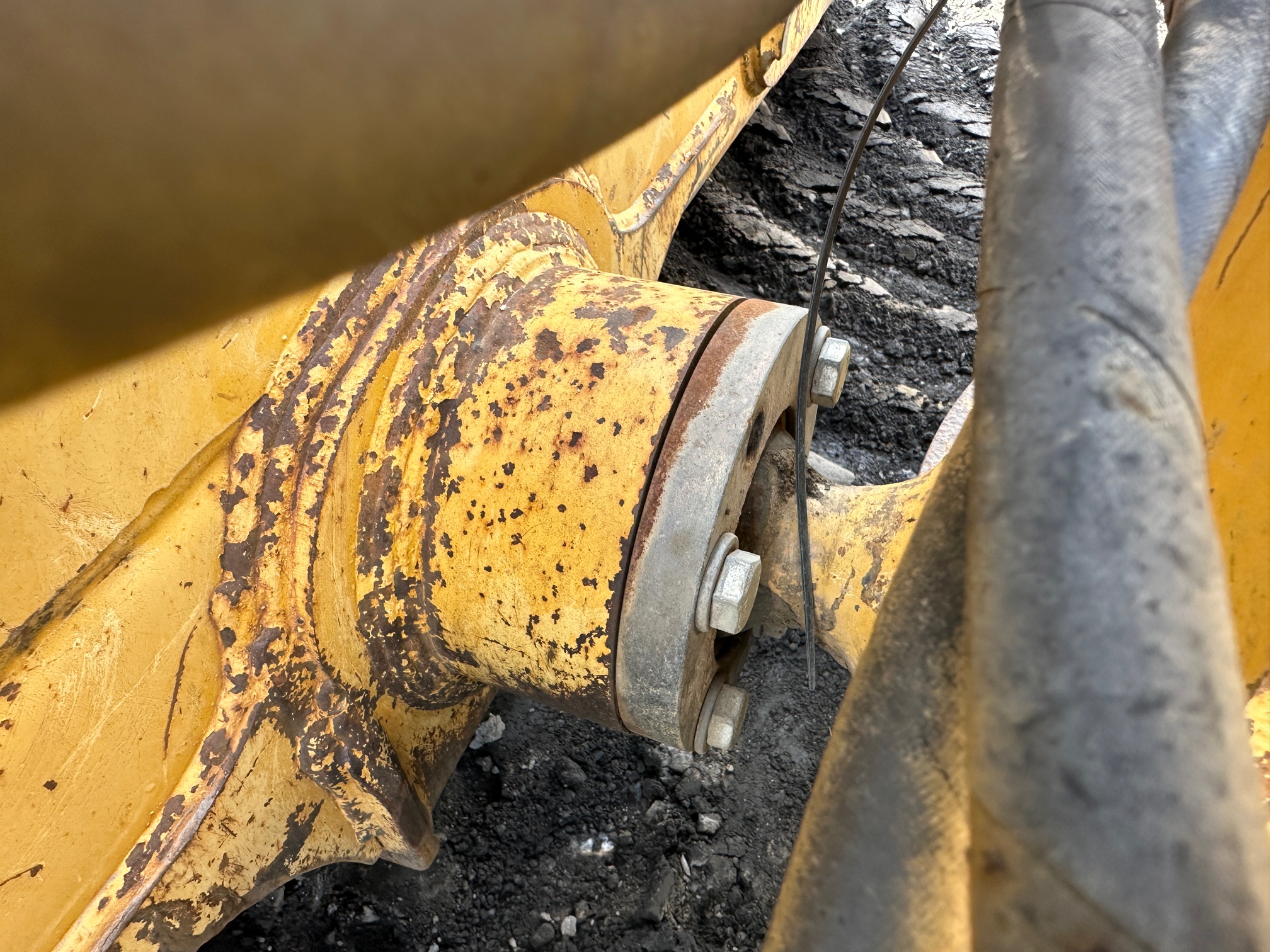 2005 DEERE 650J LGP - Image 19