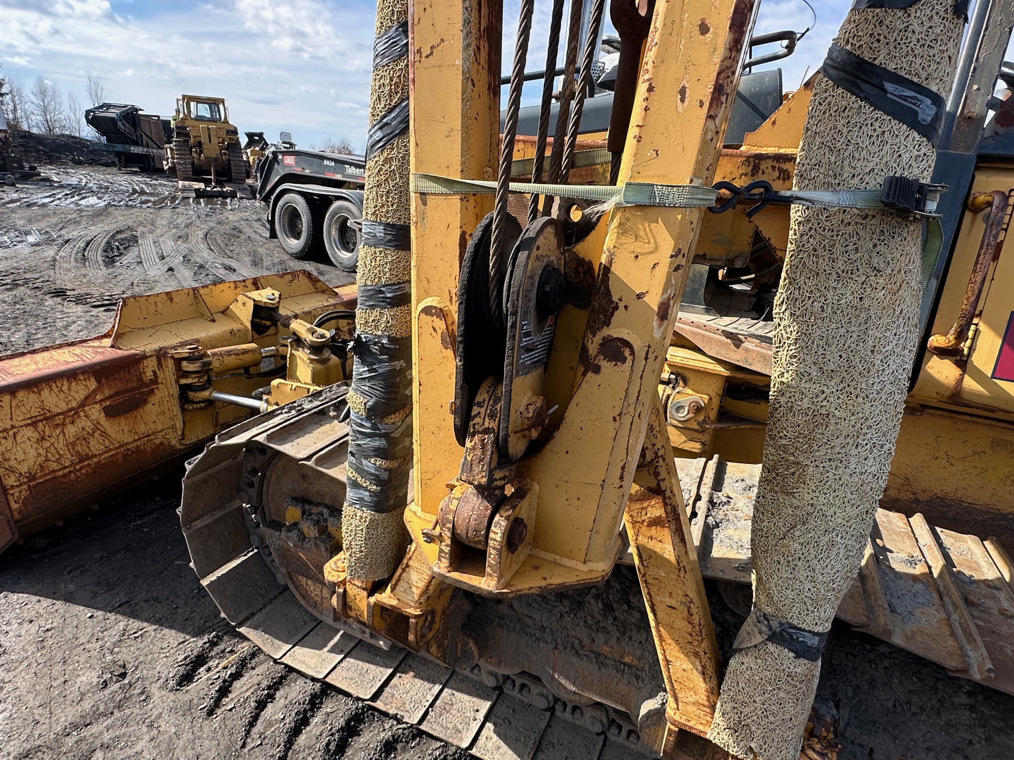 2005 DEERE 650J LGP - Image 24