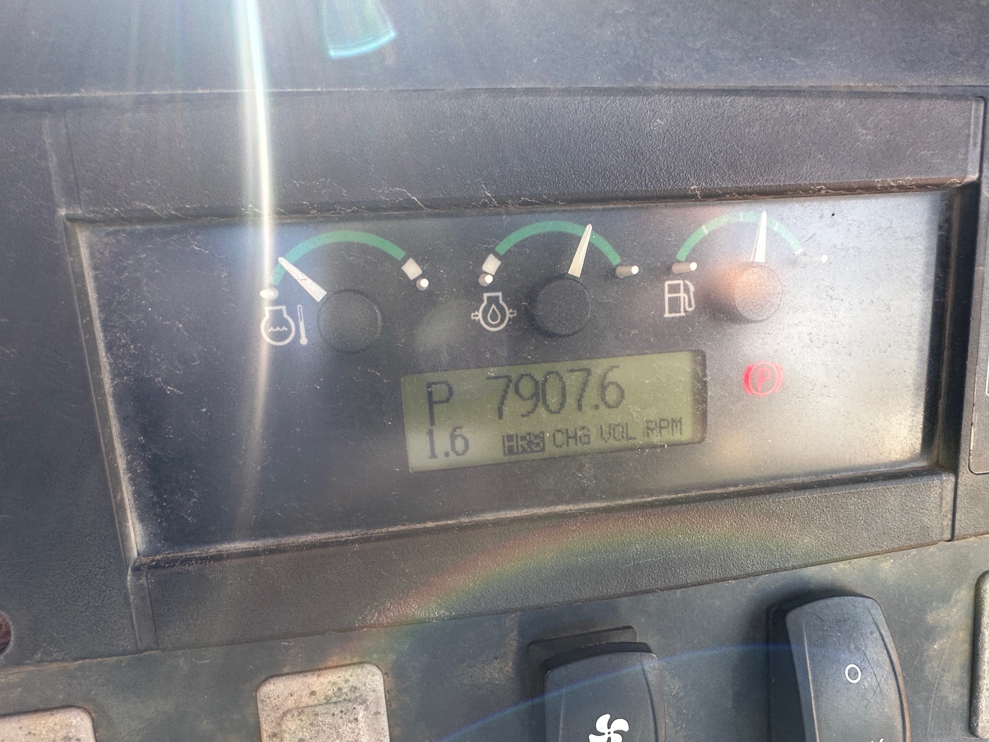 2005 DEERE 650J LGP - Image 31