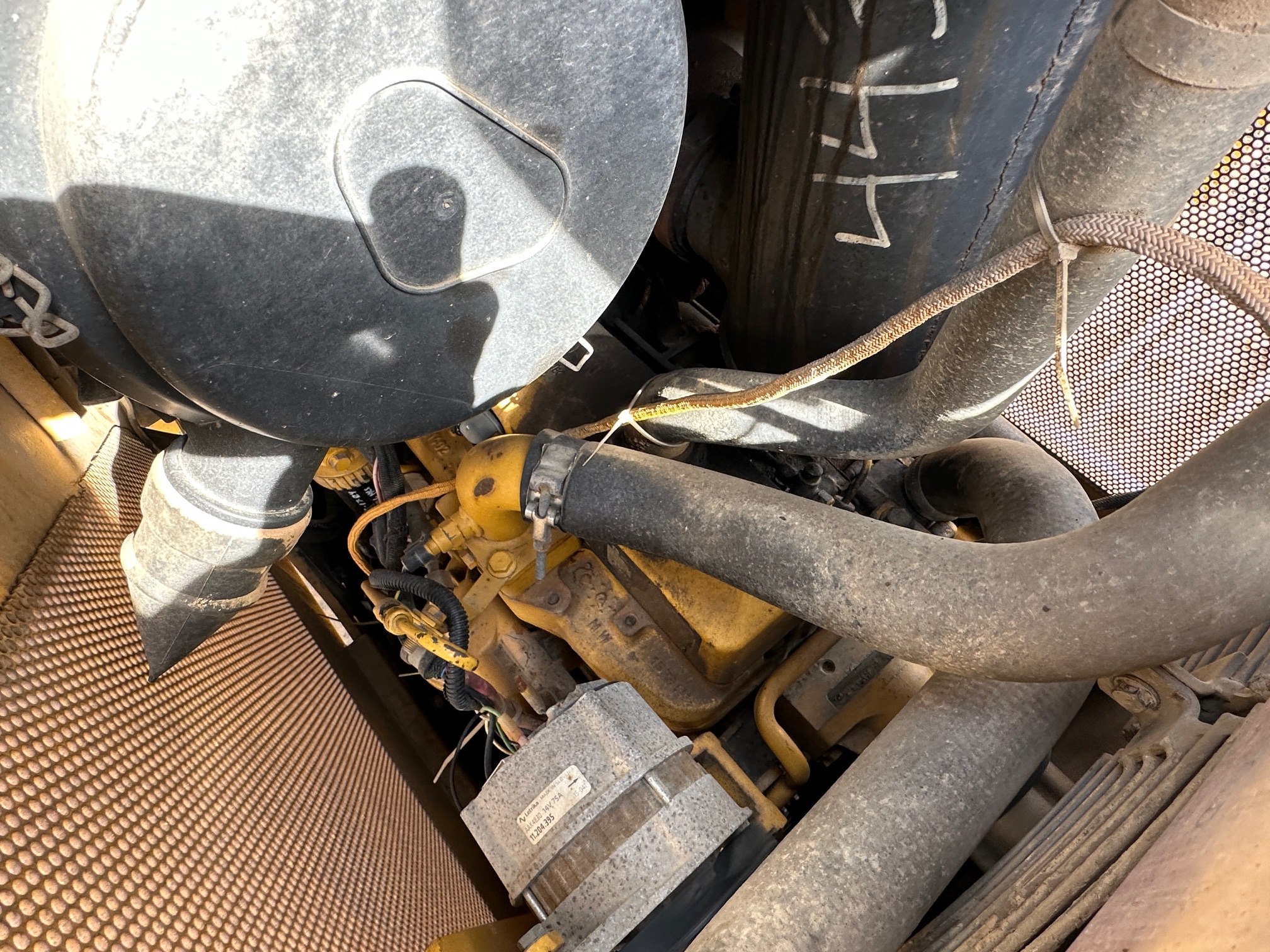 2005 DEERE 650J LGP - Image 33