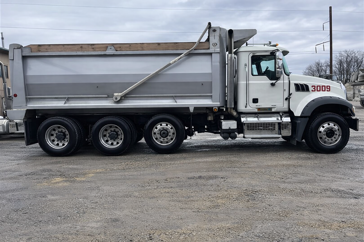 2020 MACK GR64F - view 2 of 15