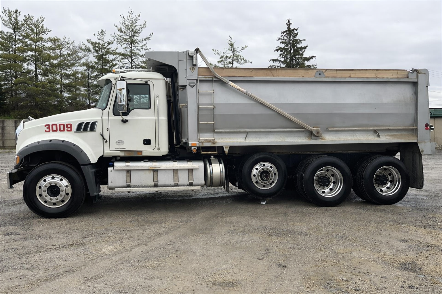 2020 MACK GR64F - view 5 of 15