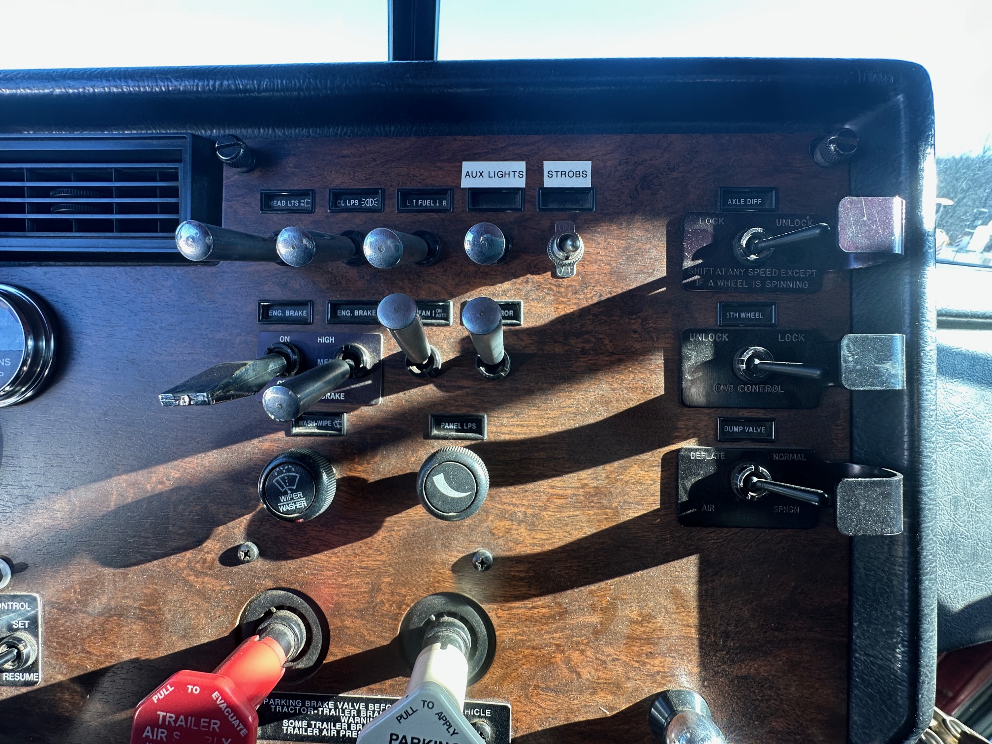 1997 PETERBILT 389 - Image 49