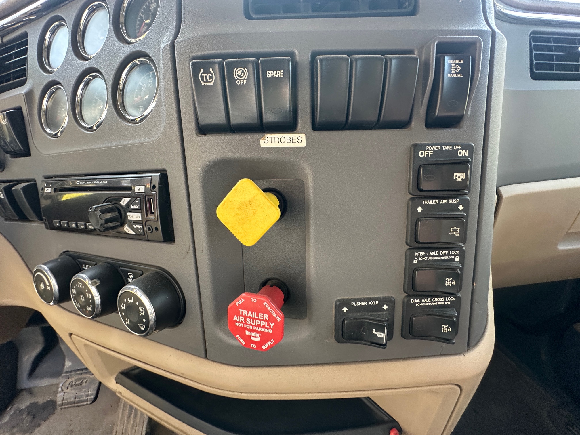 2016 PETERBILT 579 - view 15 of 42