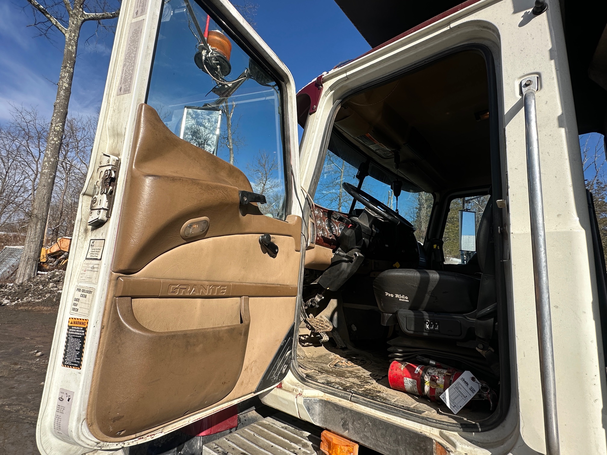 2005 MACK CV713 - Image 17