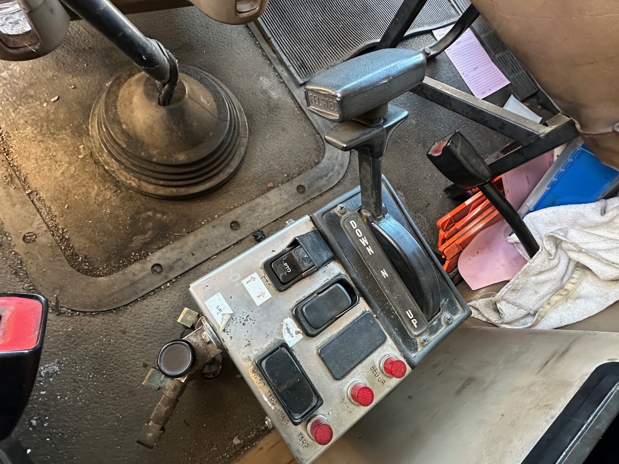 2005 MACK CV713 - Image 23