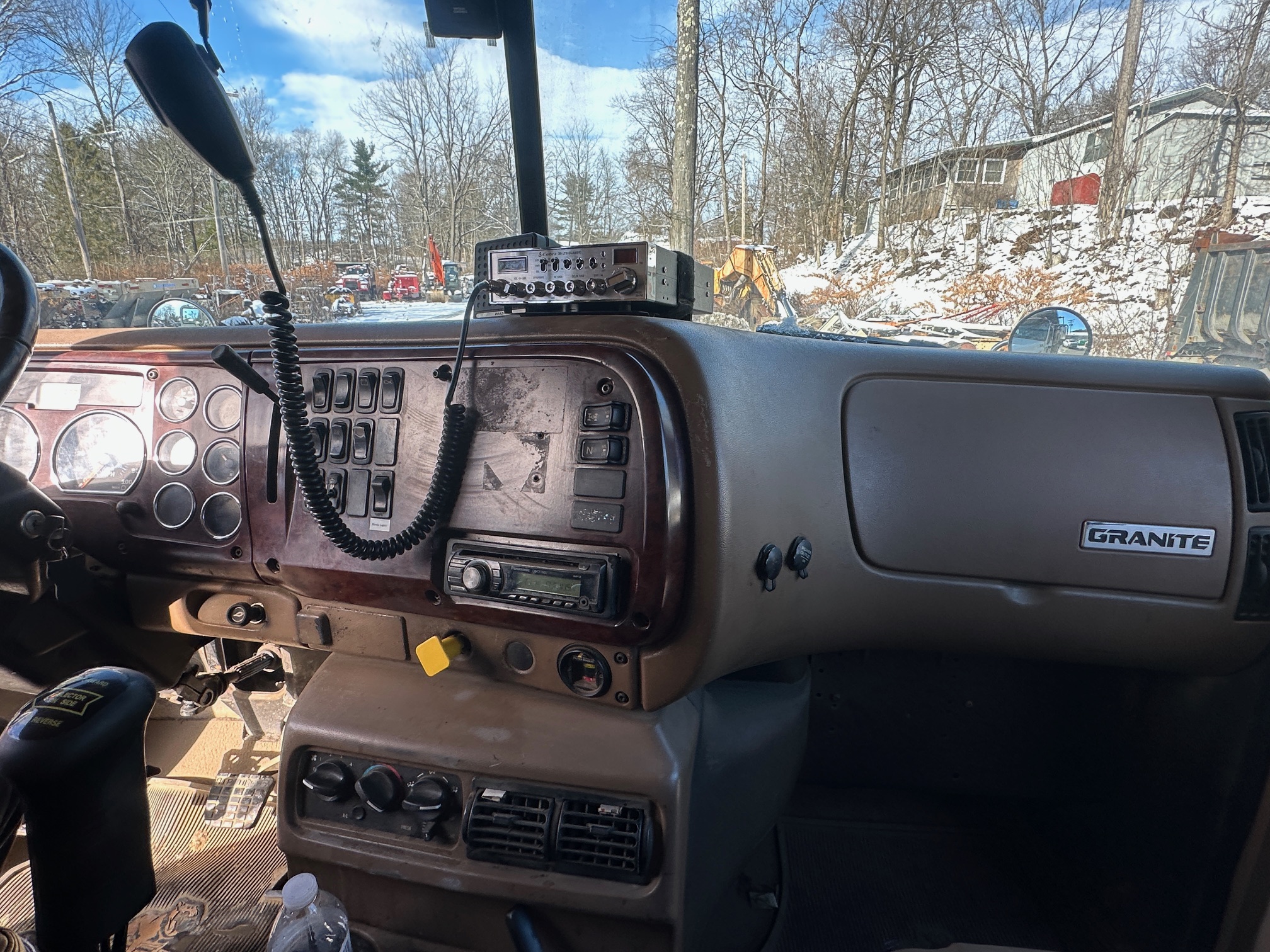 2005 MACK CV713 - Image 25