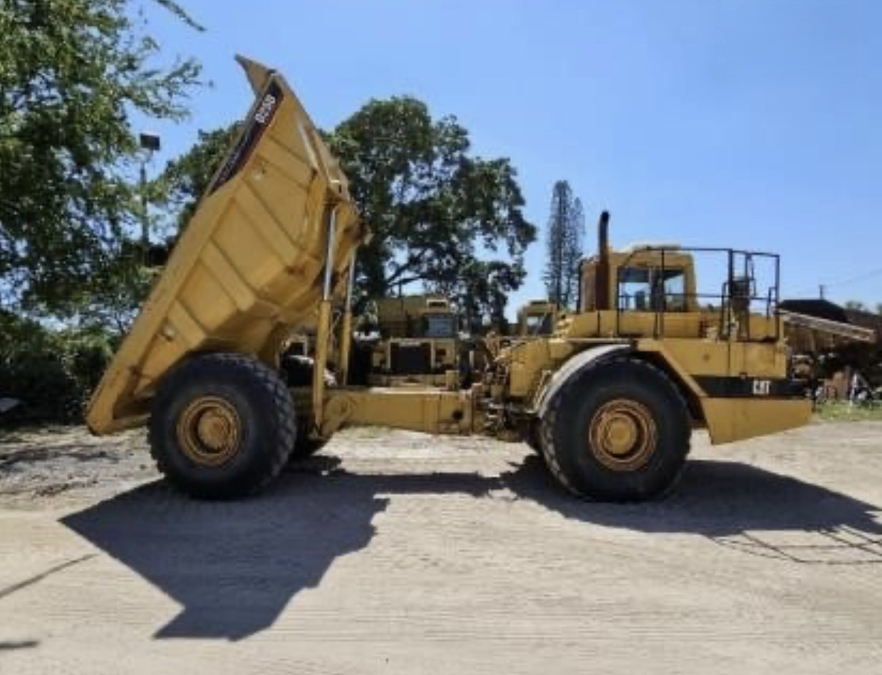 1990 CATERPILLAR D25D