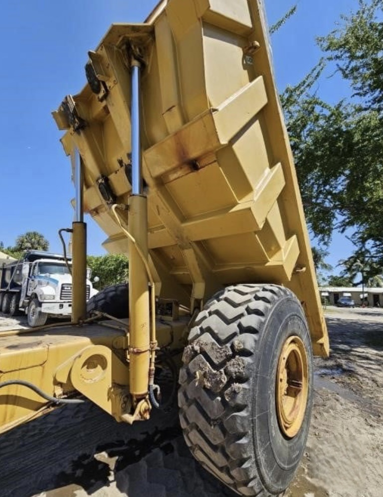1990 CATERPILLAR D25D - Image 2