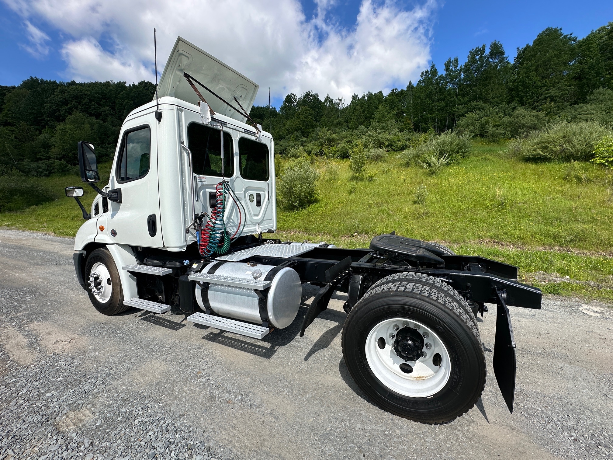 2015 FREIGHTLINER Cascadia - Image 3