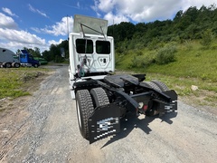 2015 FREIGHTLINER Cascadia - Image 4