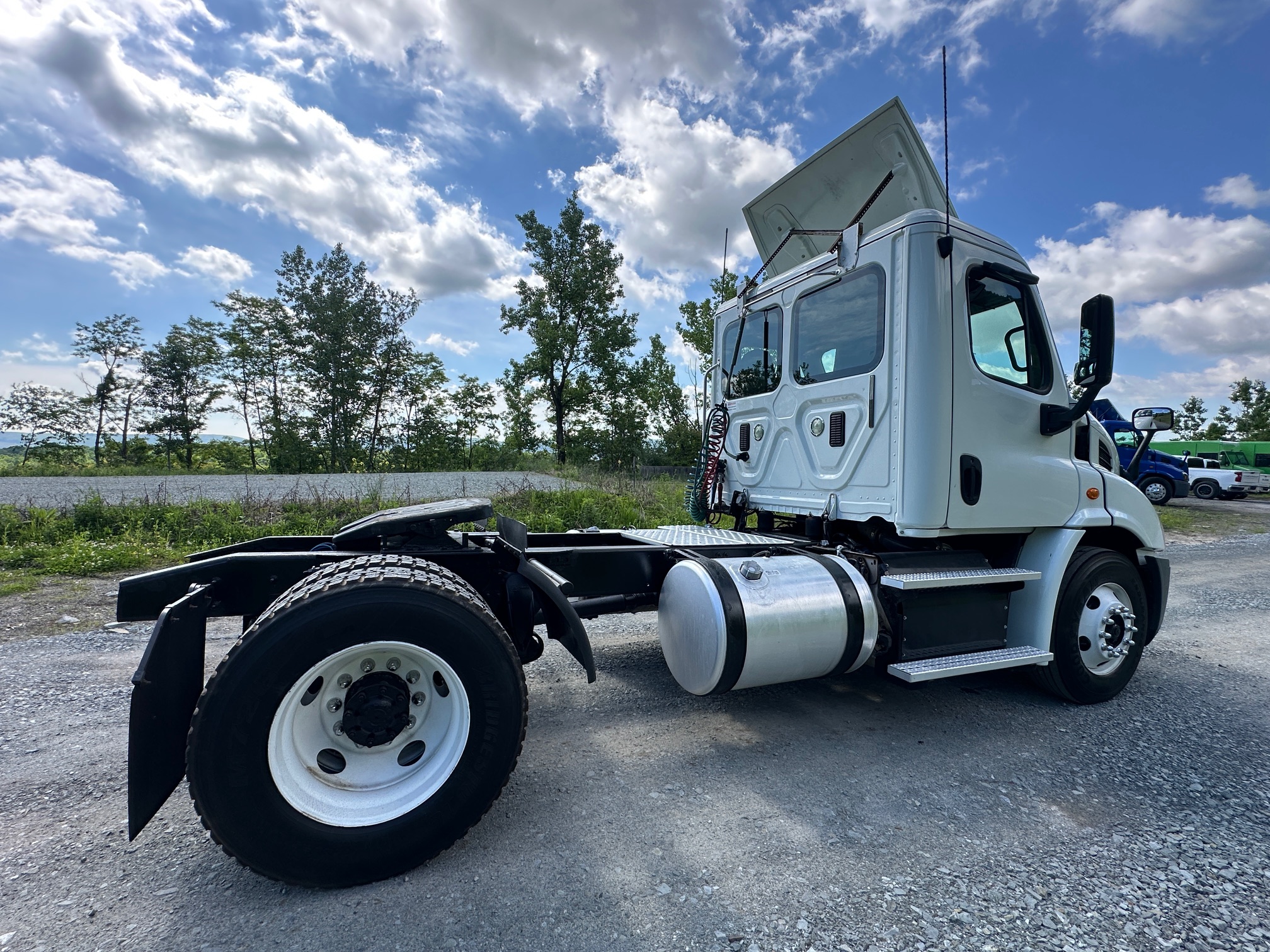 2015 FREIGHTLINER Cascadia - Image 7