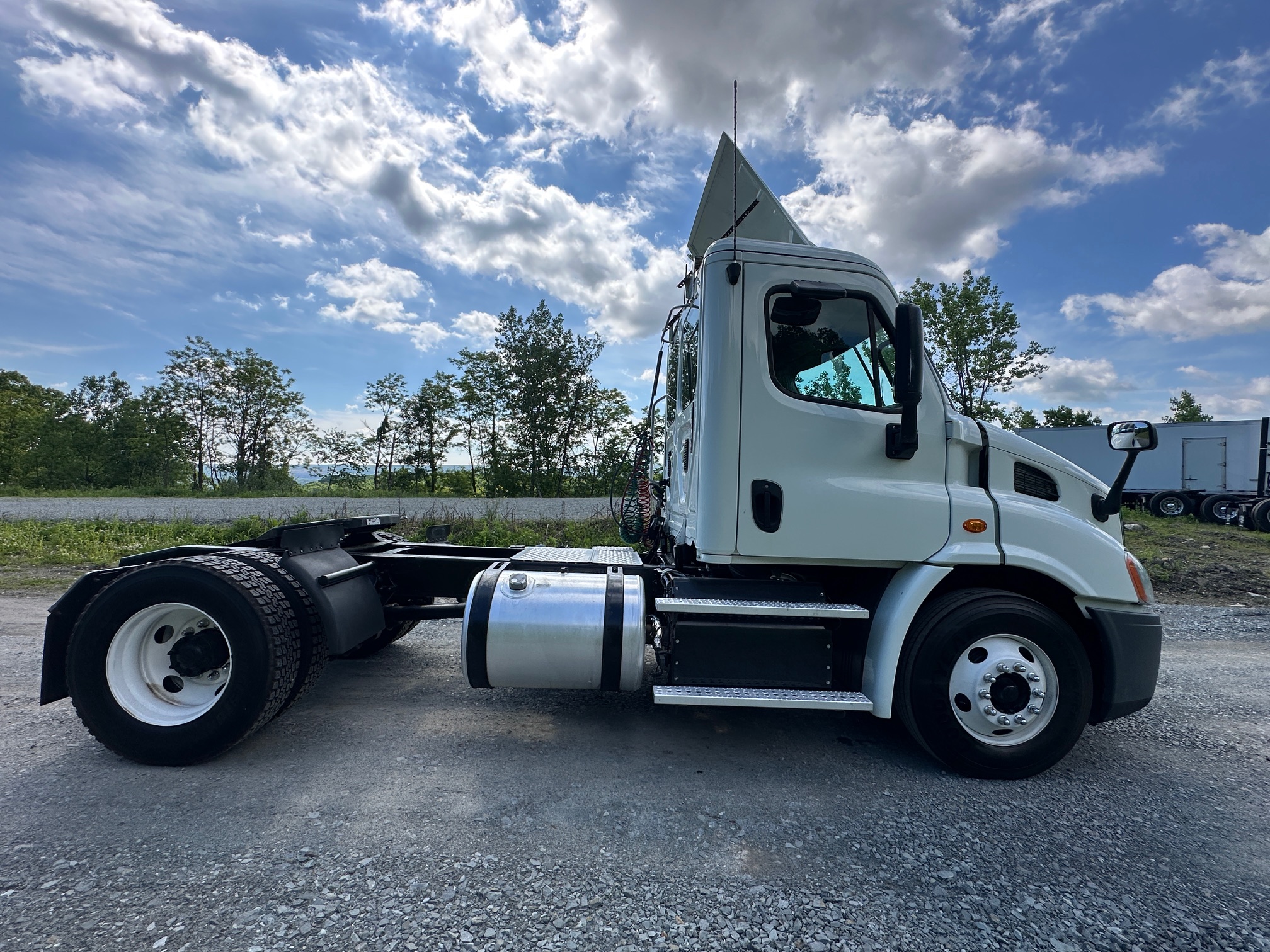 2015 FREIGHTLINER Cascadia - view 8 of 40