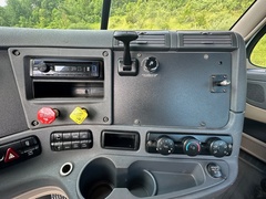 2015 FREIGHTLINER Cascadia - Image 19