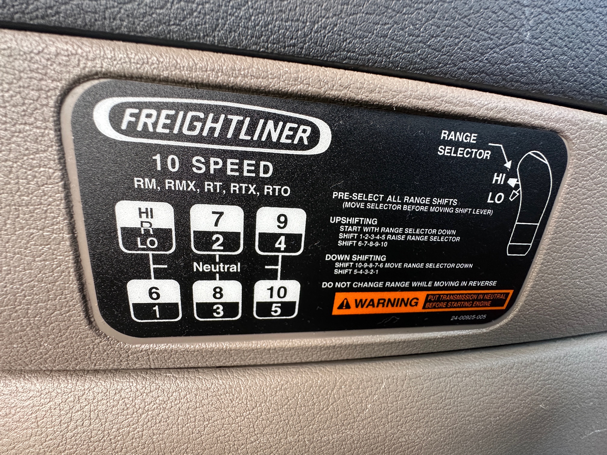 2015 FREIGHTLINER Cascadia - Image 21