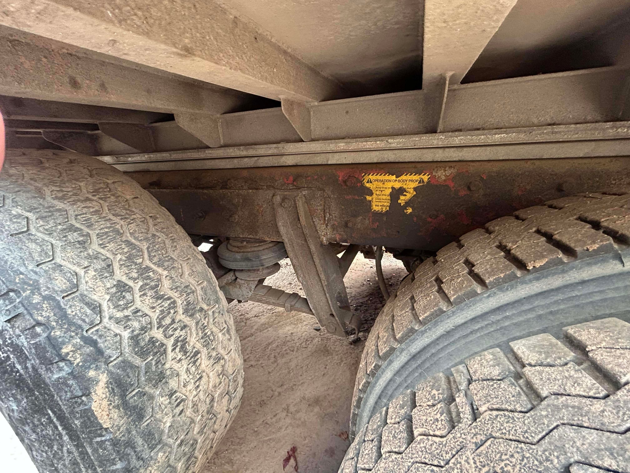 2001 MACK RD688 - Image 13