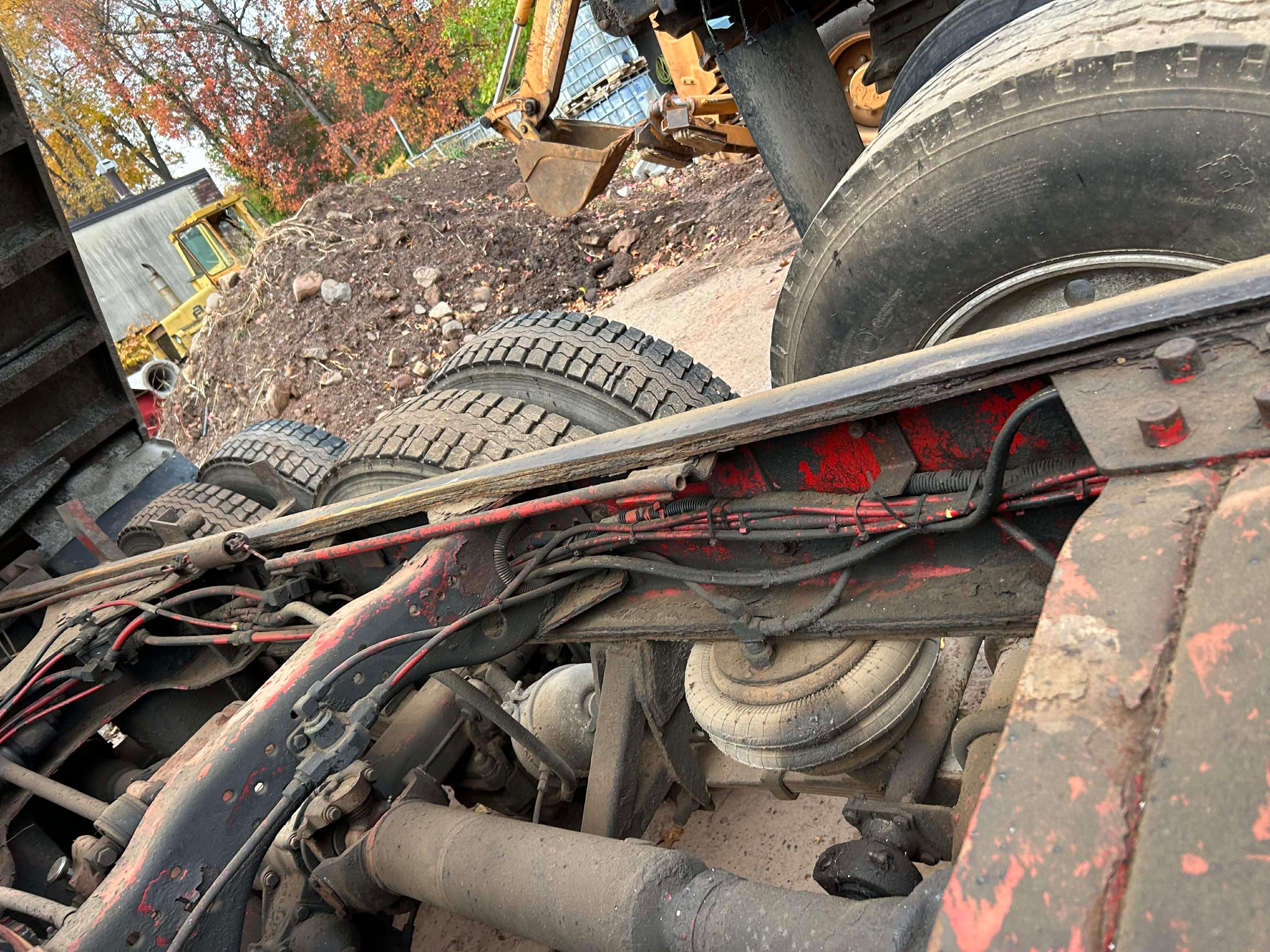 2001 MACK RD688 - Image 11