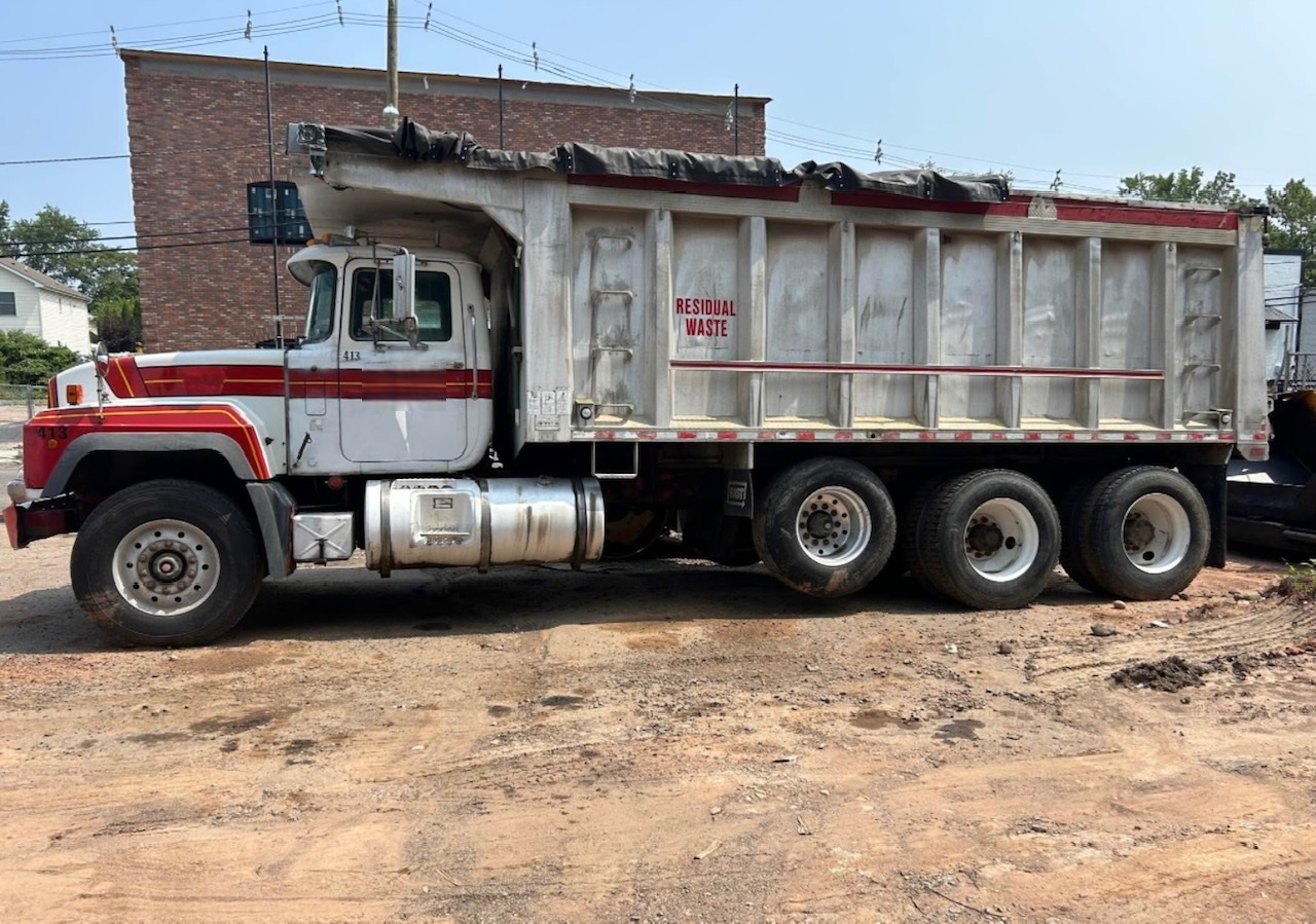 2001 MACK RD688 - Image 2