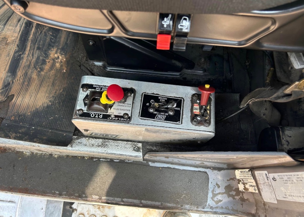 2001 MACK RD688 - Image 8