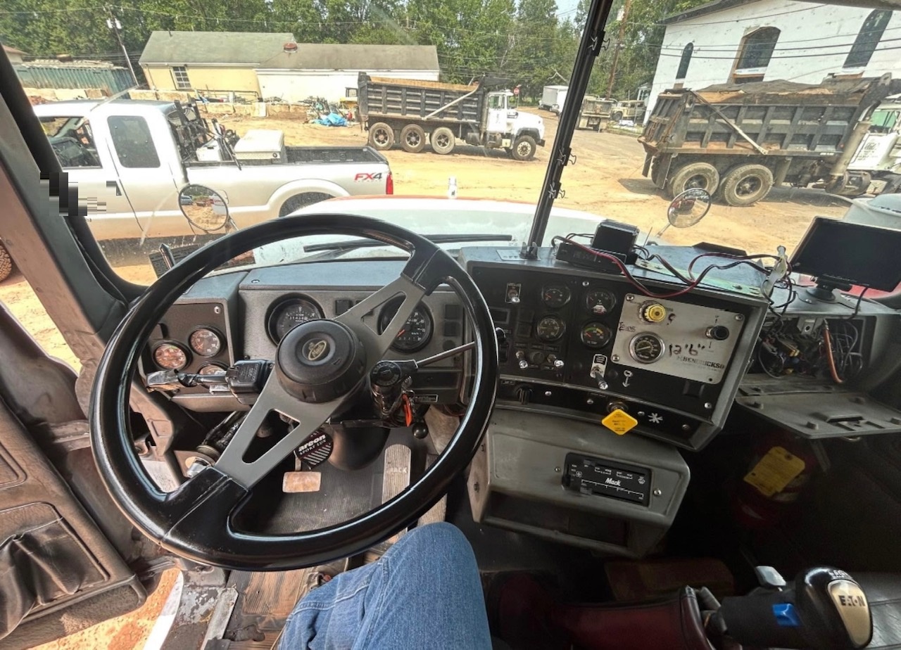 2001 MACK RD688 - Image 7