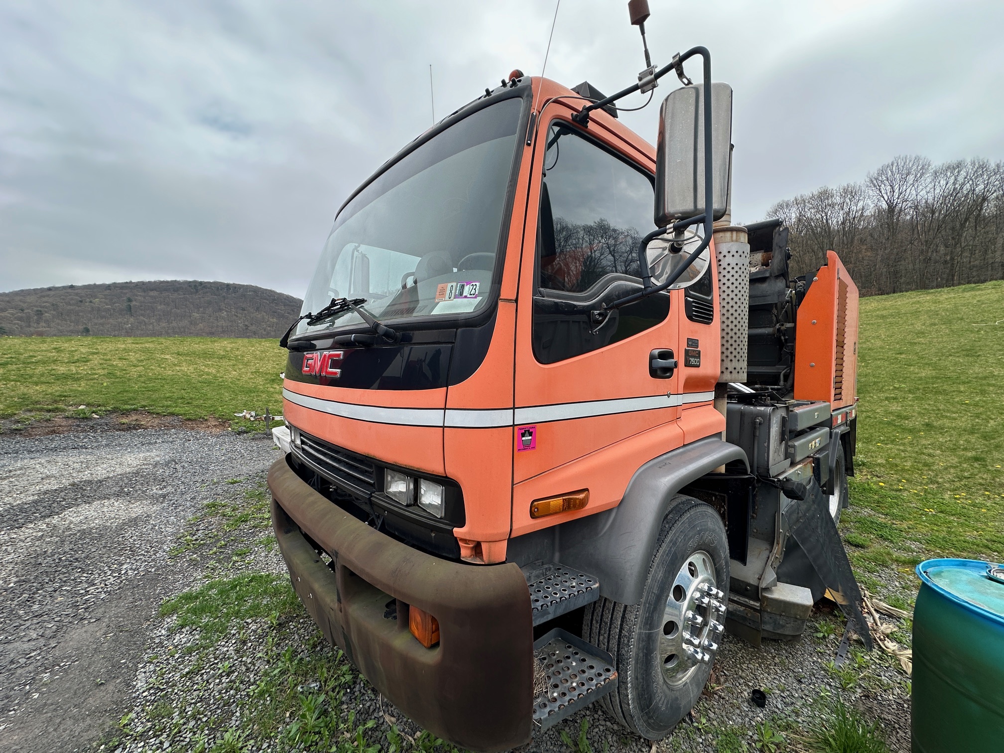 2002 GMC T1500 - view 2 of 46