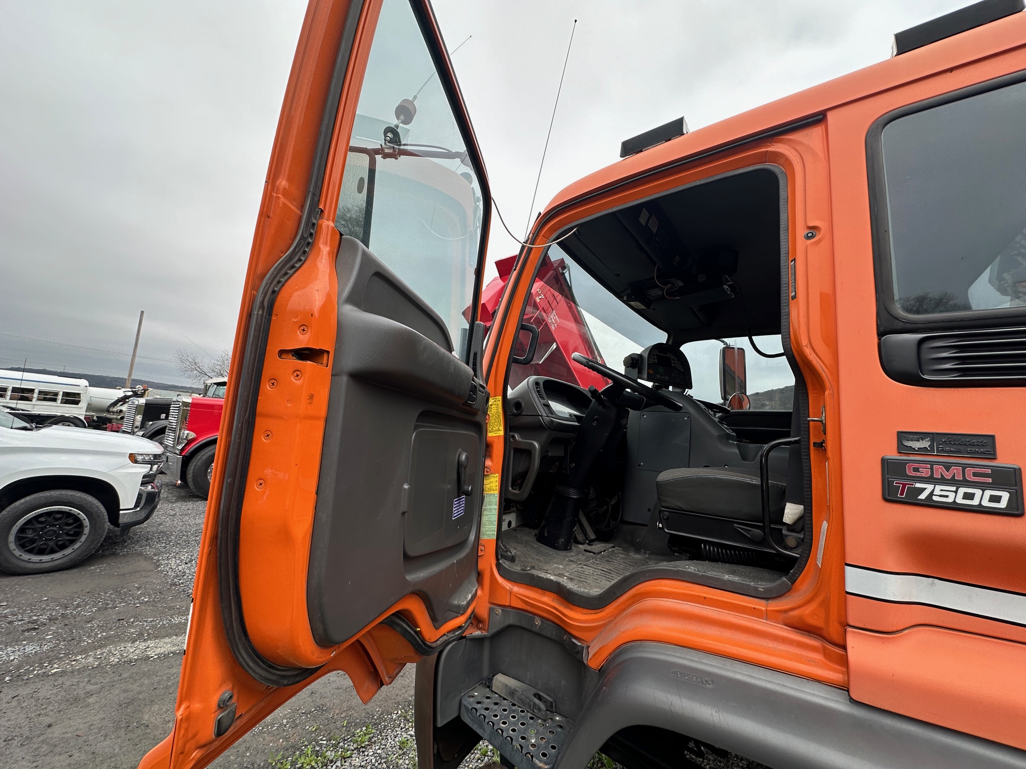 2002 GMC T1500 - Image 24