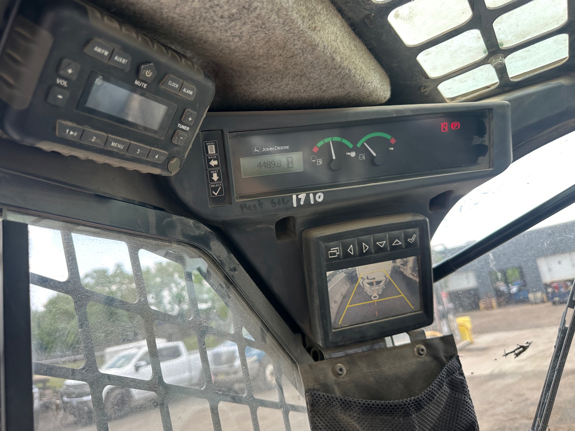 2017 DEERE 330G - Image 14