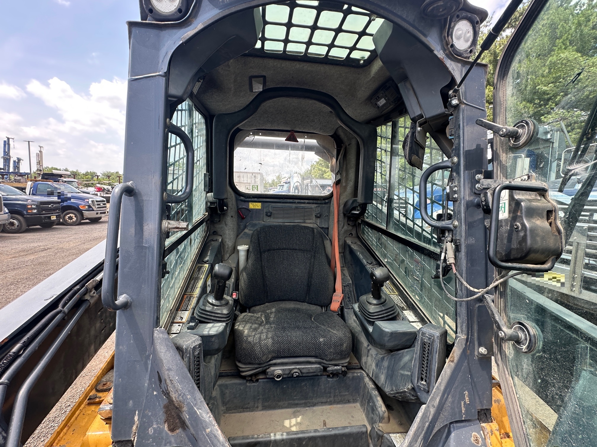 2017 DEERE 330G - Image 24