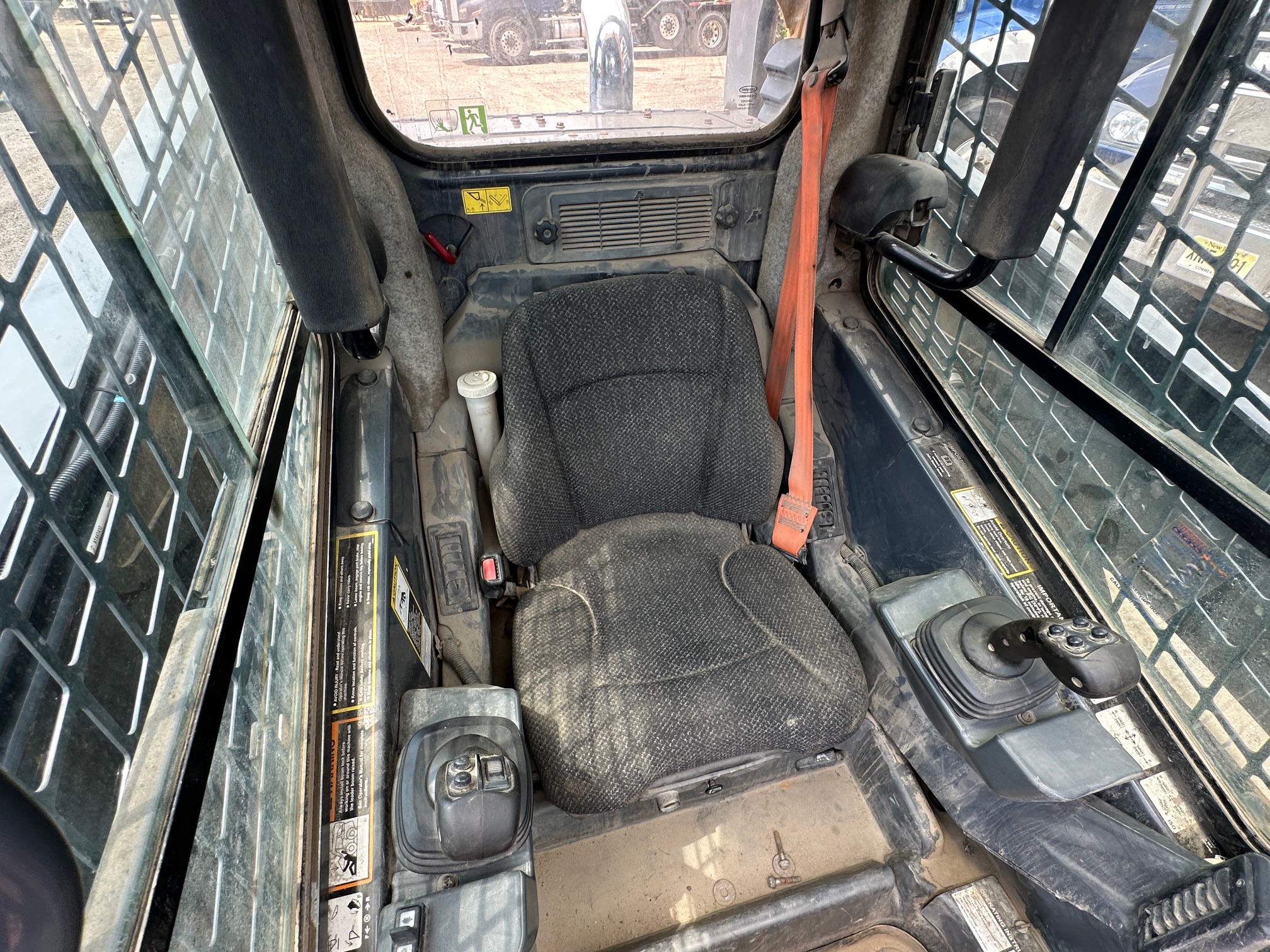 2017 DEERE 330G - Image 25