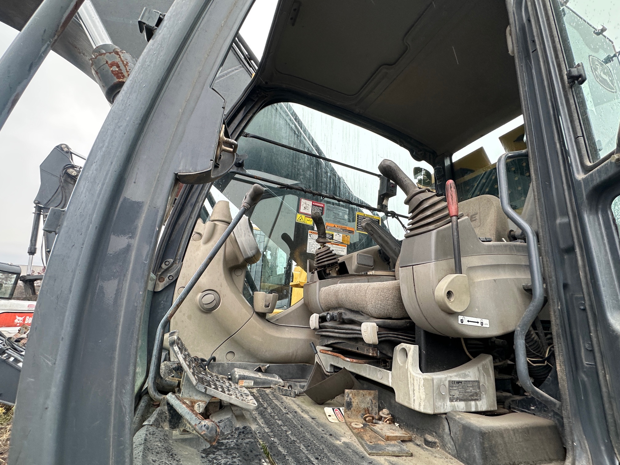 2006 DEERE 350D LC - view 18 of 35